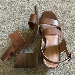 Universal Thread Brown Block Heels